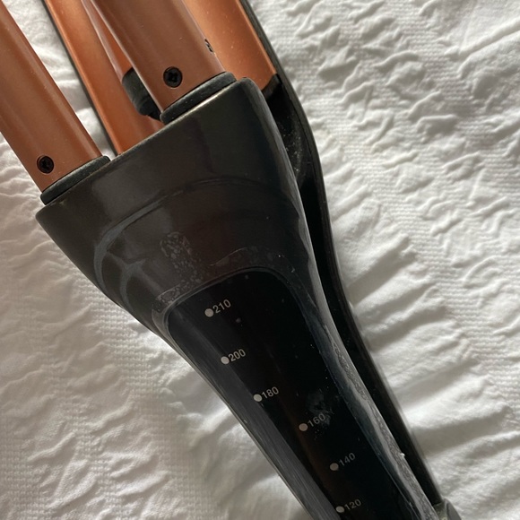 Revlon Copper Tourmaline Ceramic Adjustable Waver - Picture 4 of 5